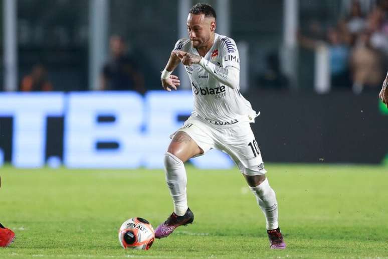 Neymar atuou por 52 minutos na última quarta-feira, contra o Botafogo-SP.