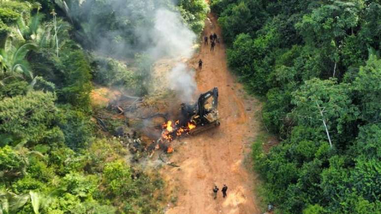 Operação contra o garimpo ilegal em Canaã dos Carajás, no Pará