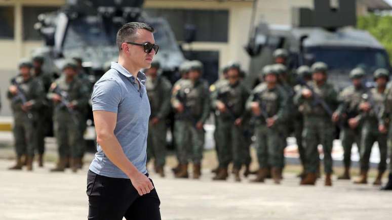 Segundo analistas, Noboa manteve uma estratégia de comunicação eficaz, preservando certos níveis de popularidade apesar das circunstâncias negativas que cercaram o Equador nos últimos 14 meses e meio