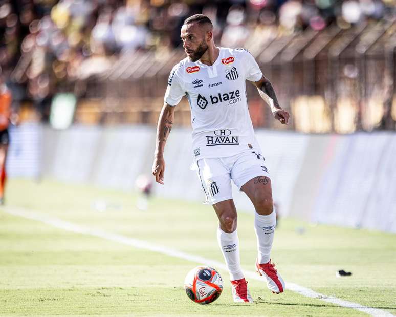 Guilherme atuando pelo Santos x Novorizontino 