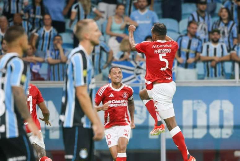 Clásico entre Gremio y retirada de finalización.