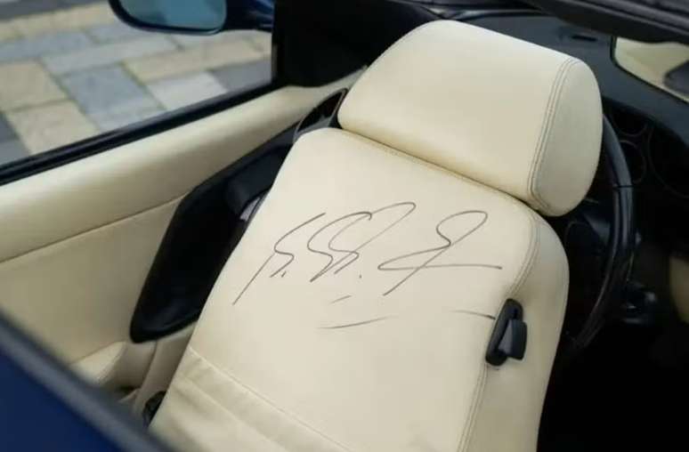 Aut&oacute;grafo de Schumacher agrega valor ao ve&iacute;culo