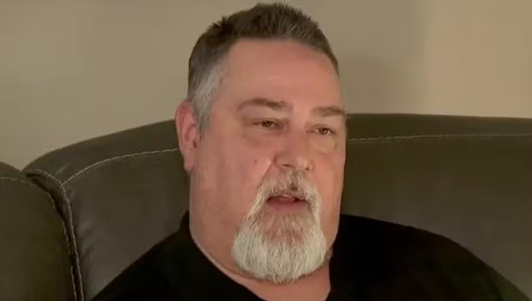 Mike Cameron precisou de tratamento médico a bordo para influenza, resultando em uma conta médica exorbitante