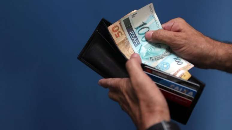 Abono salarial é um benefício para trabalhadores formais que ganham até 2 salários mínimos