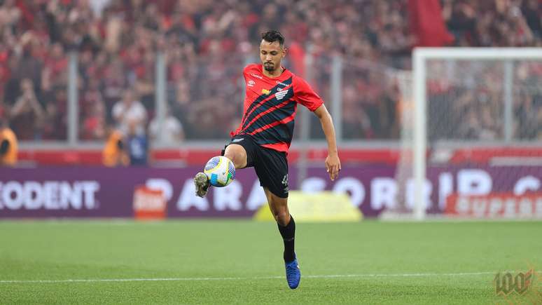Belezi enaltece vitória do Athletico 