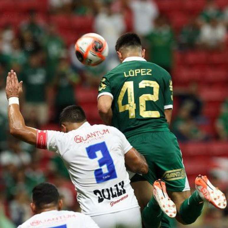 Flaco López faz golaço em empate do Palmeiras contra o Água Santa. 