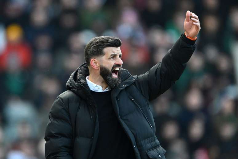 Miron Muslic, t&eacute;cnico do Plymouth &ndash;