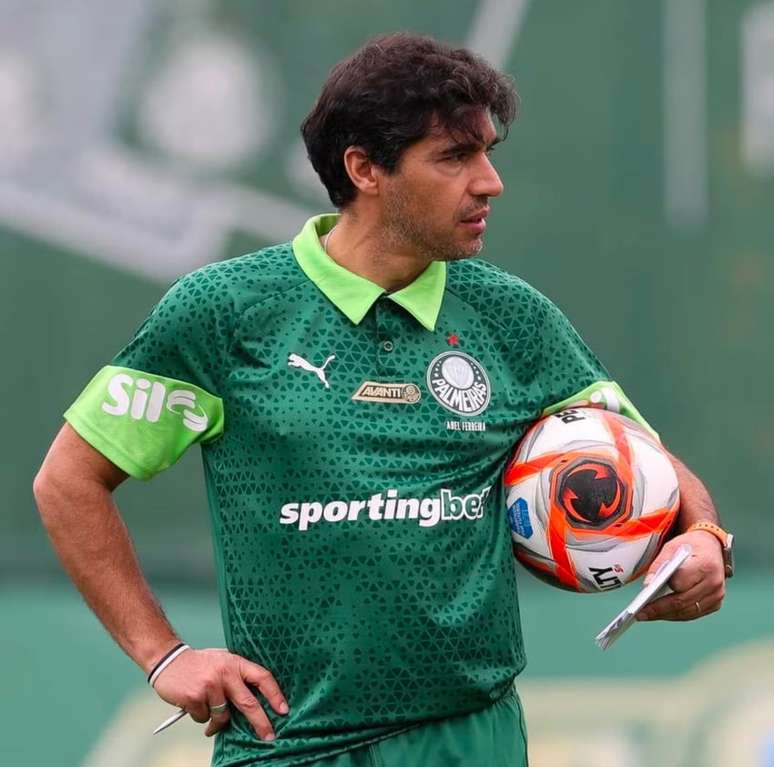 Abel Ferreira é alvo de críticas, mas não desiste do rodízio no Paulistão 