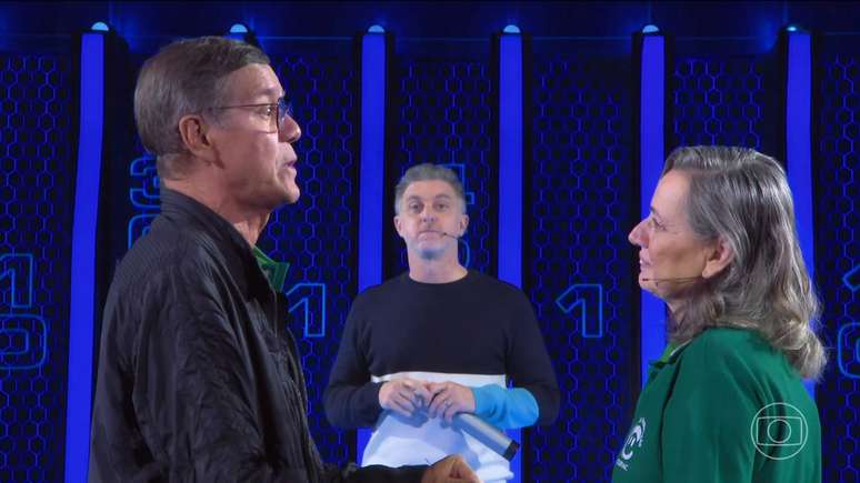 Jairo e Alba com Luciano Huck no The Wall, do Domingão