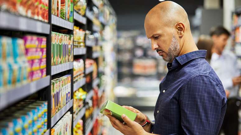 Consumidor está mais atento aos rótulos, mas muita gente só percebe que comprou uma coisa pela outra depois que chega em casa, diz nutricionista do Idec