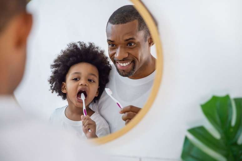 Escovar os dentes antes de dormir reduz o risco da chamada “cárie da primeira infância” 