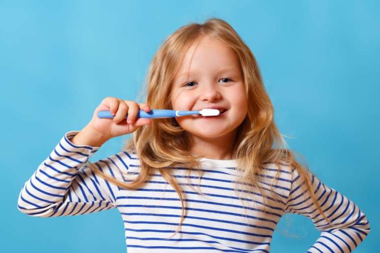 Os cuidados com os dentes devem iniciar na infância