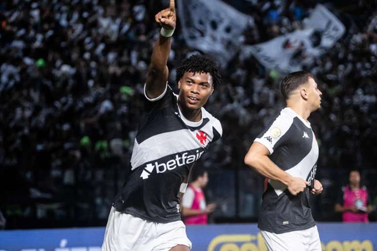 GB comemora seu &uacute;nico gol como profissional &ndash;