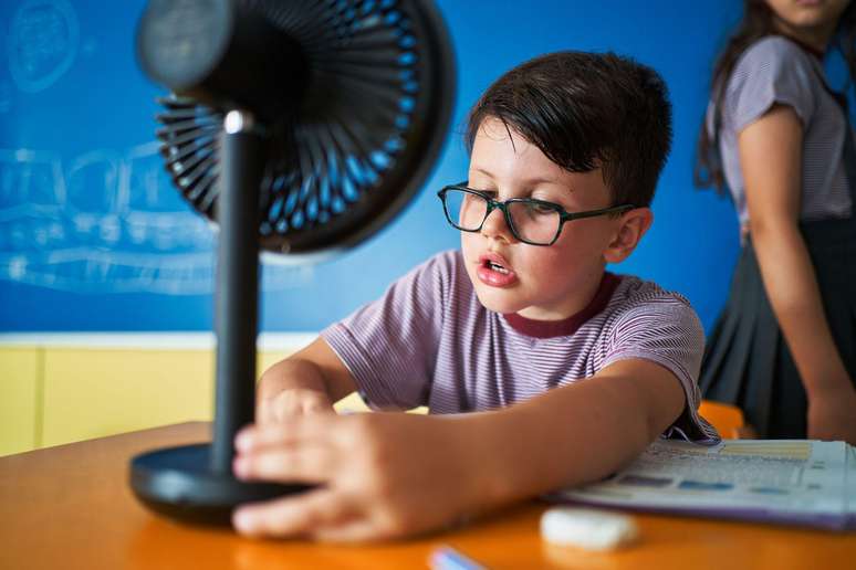 O calor extremo representa um s&eacute;rio risco &agrave; sa&uacute;de de educadores e estudantes (foto de banco de imagens).