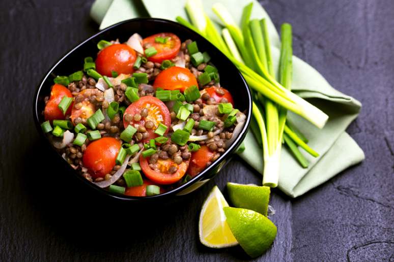 Salada de lentilha com tomate-cereja 