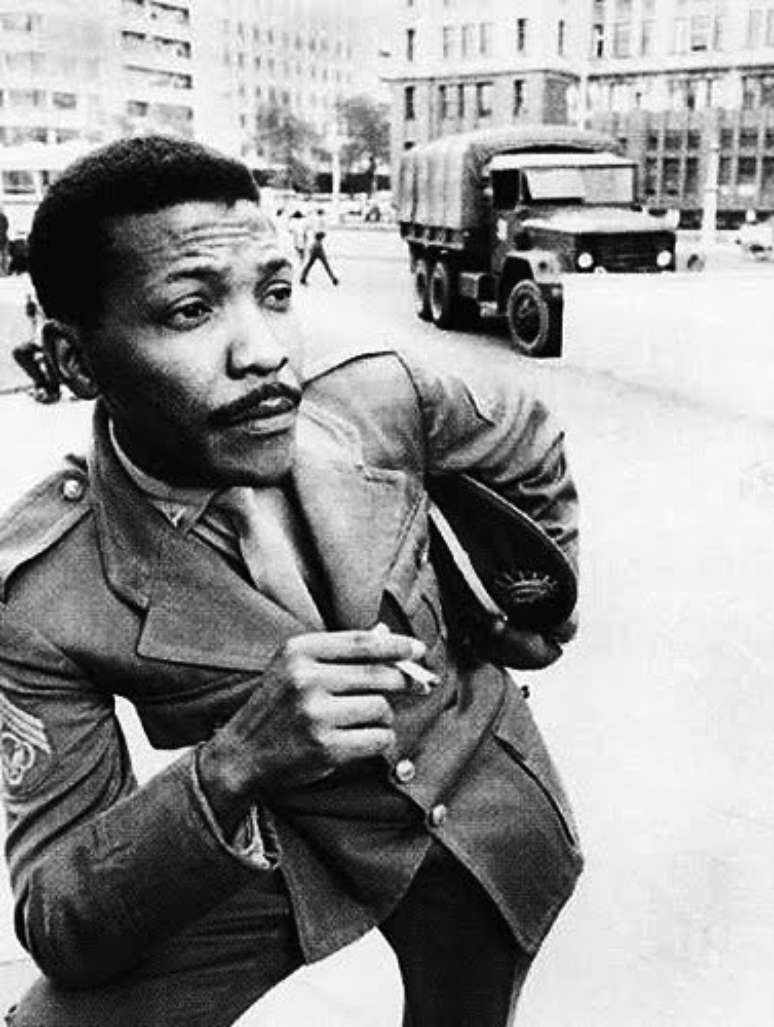 Martinho da Vila como sargento - Divulga&ccedil;&atilde;o/Acervo da fam&iacute;lia