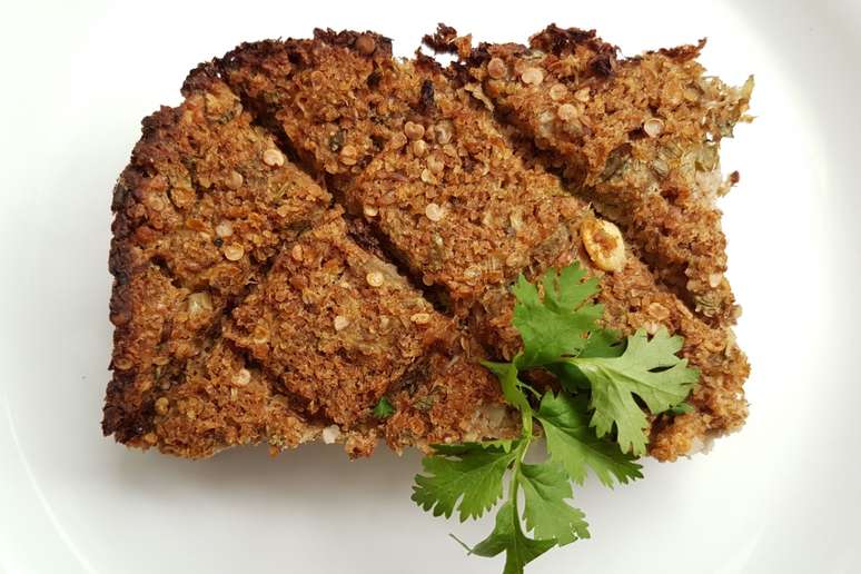 Kibe de forno com quinoa e castanhas 