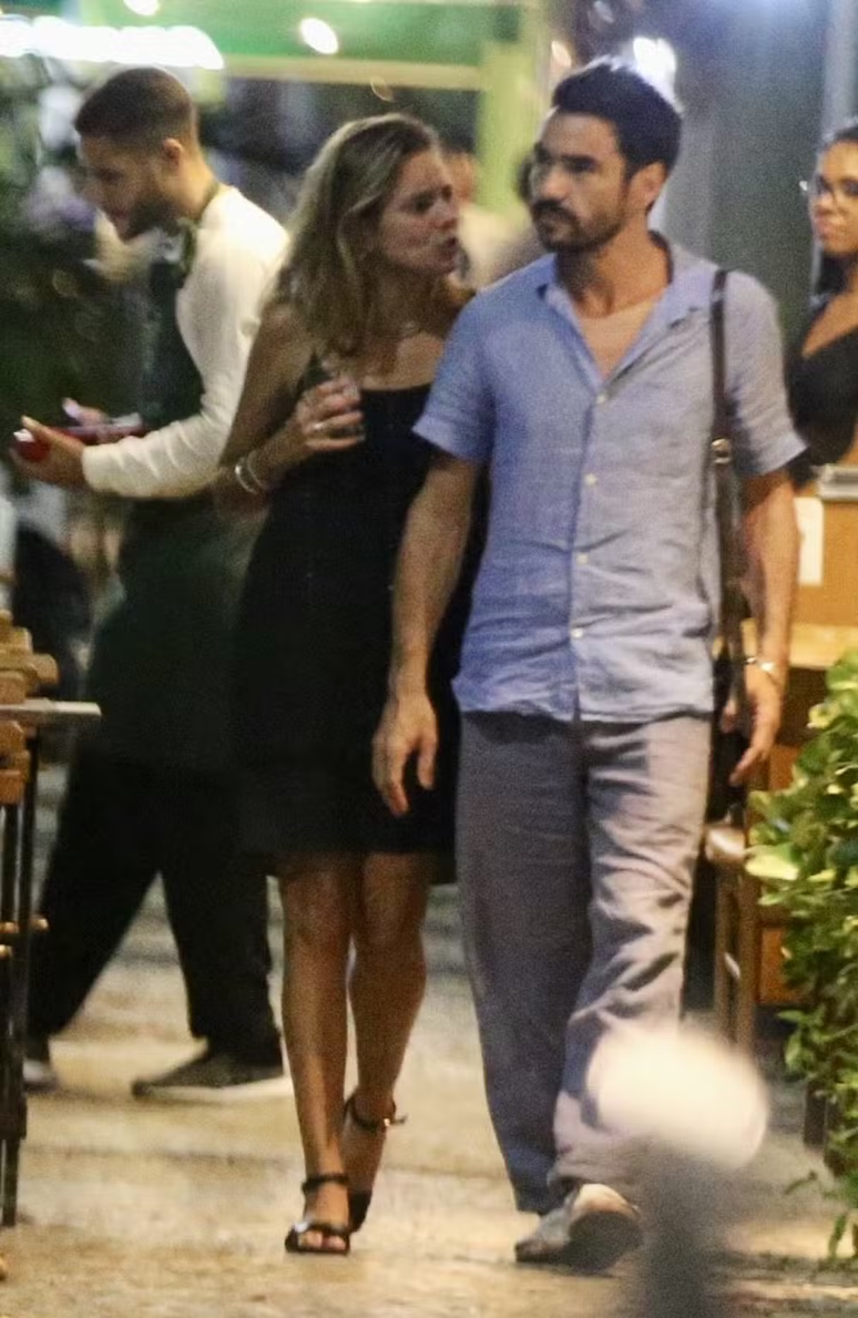 Caio Blat &eacute; flagrado aos beijos ap&oacute;s separa&ccedil;&atilde;o