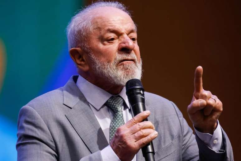 El presidente Lula criticó el desempeño de Ibama en el proceso de análisis de solicitudes de licencias ambientales de exploración petrolera frente al río Amazon.