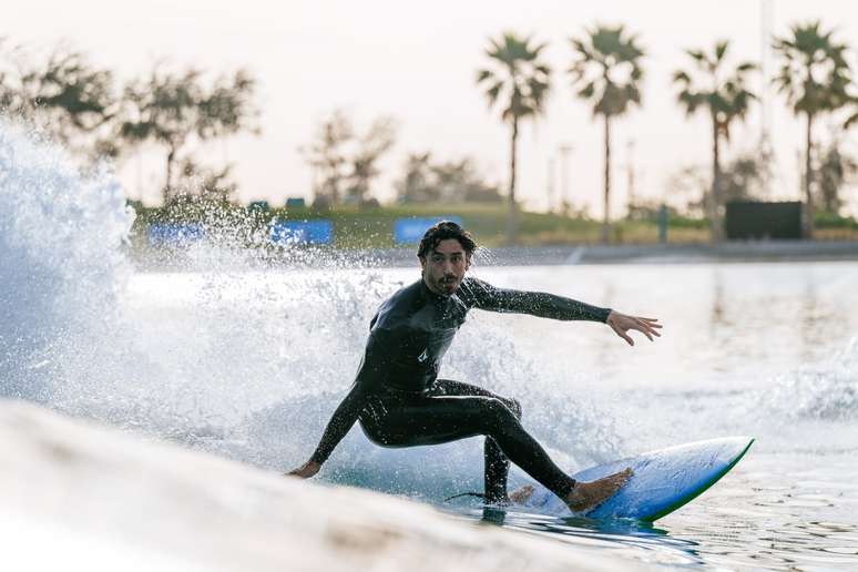 Yago Dora treina antes de etapa da WSL. 