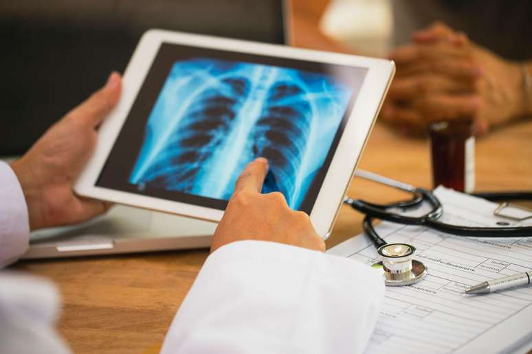 The anatomy and the pulmonary function of women make them more susceptible to the harmful effects of pollutants The anatomy and the pulmonary function of women make them more susceptible to the harmful effects of pollutants