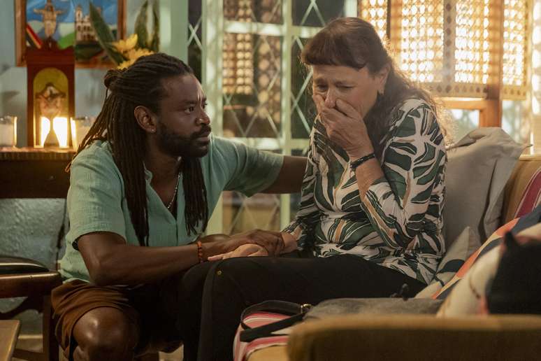 Iara Jamra em cena com Fabr&iacute;cio Boliveira -