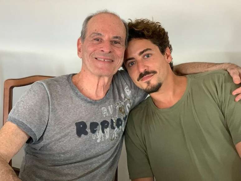 Ney Matogrosso e Jesuíta Barbosa em encontro para falar sobre a cinebiografia do cantor
