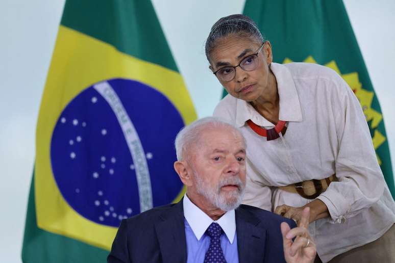 Lula e a ministra do Meio Ambiente, Marina Silva; governo tem pautas ambientais controversas, como a ideia de explorar petróleo na Margem Equatorial