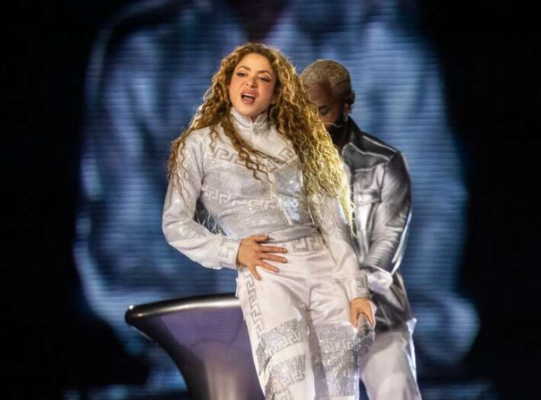 Shakira soube aproveitar telão, palco e câmeras de 'Las Mujeres Ya No Lloran Tour'.