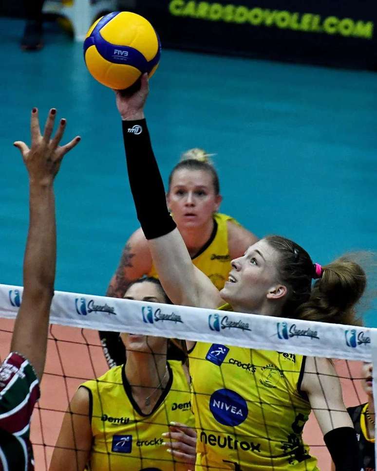 Dentil Priya Club contra Fluminence por Superliga