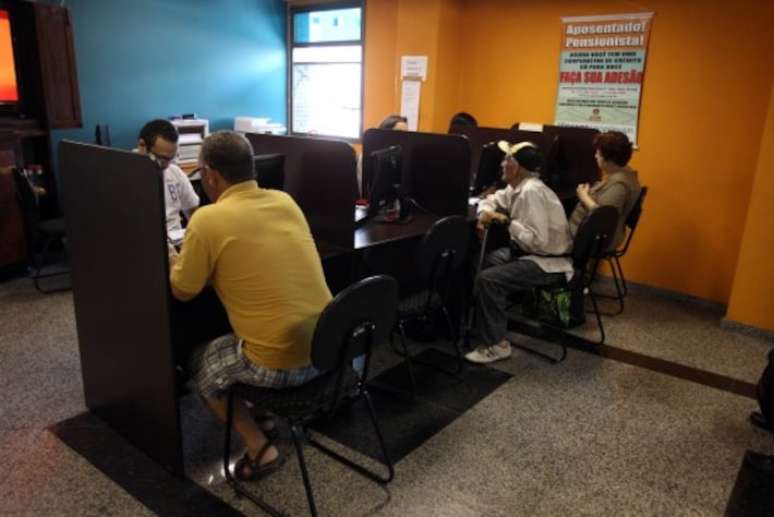 Crédito consignado não pode comprometer parcela excessiva da renda.