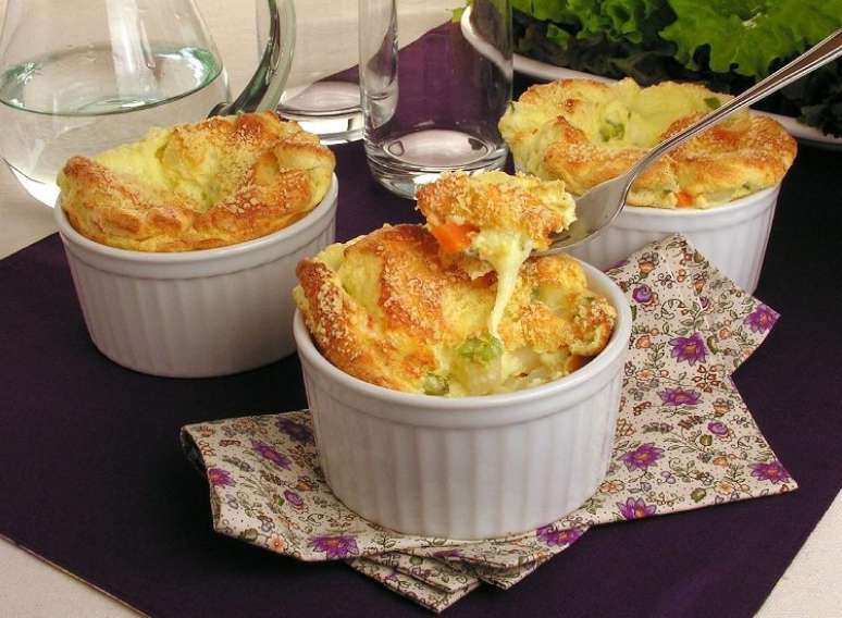 Suflê de legumes com queijo – Foto: Guia da Cozinha