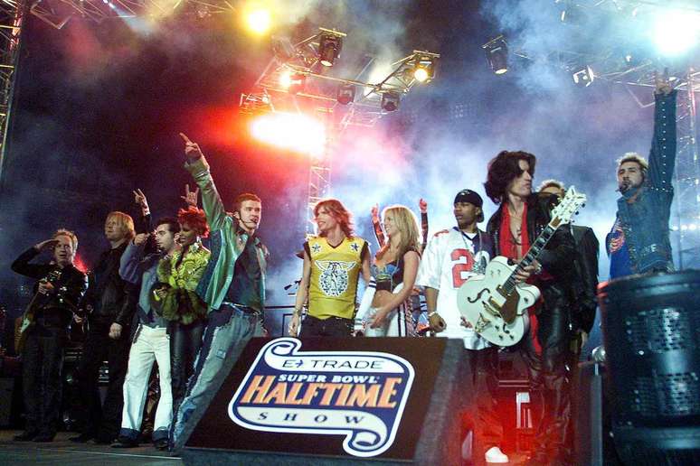Watching the 2001 Super Bowl halftime show, 20 years later