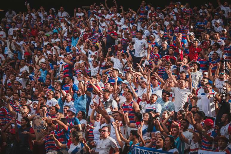 A torcida do Fortaleza presente na Arena Castelão. 