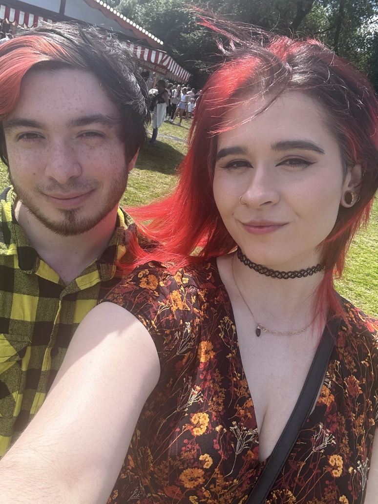 Nate e Jess encontraram o amor online — mas não em um aplicativo de relacionamento