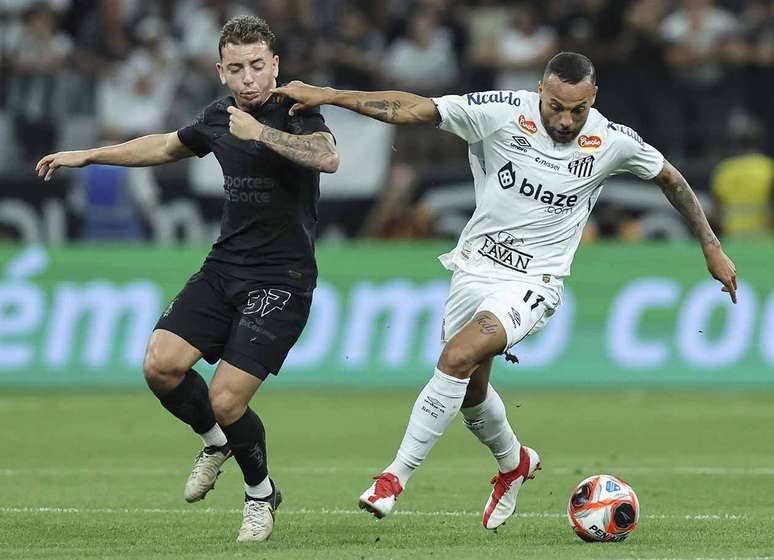Corinthians e Santos pelo Campeonato Paulista. (Photo by Alexandre Schneider/Getty Images)