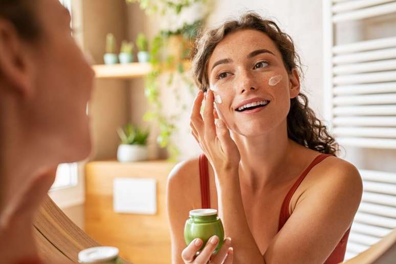 Ácido salicílico e niacinamida ajudam a prevenir acne na pele 