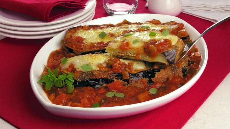 Berinjela gratinada à parmegiana – Foto: Guia da Cozinha