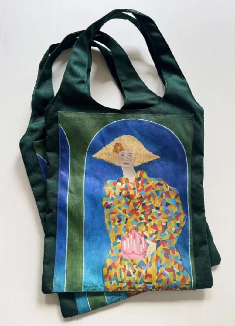 A atriz vende também ecobags com estampas de suas pinturas