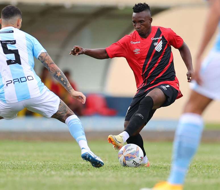 Athletico vence o Londrina com gol de Palacios 
