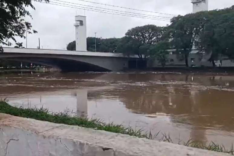 No in&iacute;cio de fevereiro de 2025, a Marginal Tiet&ecirc;, uma das principais vias de S&atilde;o Paulo, ficou inundada por conta de uma forte chuva que atingiu a capital e a regi&atilde;o metropolitana da cidade.