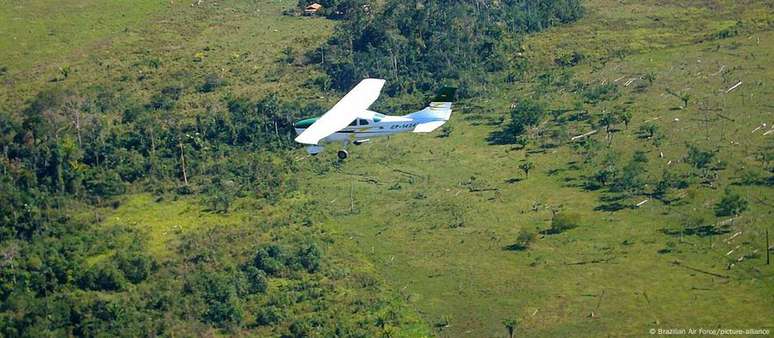 Organizações criminosas usam aeronaves e barcos para escoar drogas pela floresta