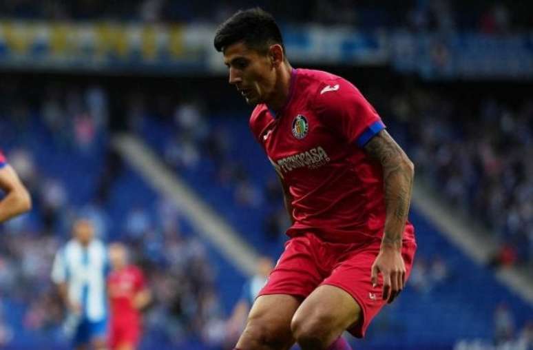 Alex Caparros/Getty Images - Legenda: Corinthians encaminha contratação por empréstimo do lateral Angileri