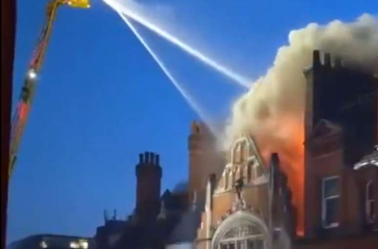 Chiltern Firehouse, em Londres, ficou completamente destruído após incêndio