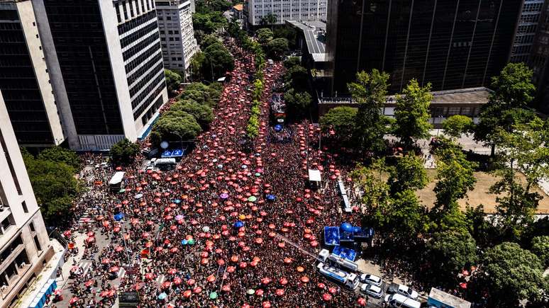 Léo Santana agita bloco no Rio