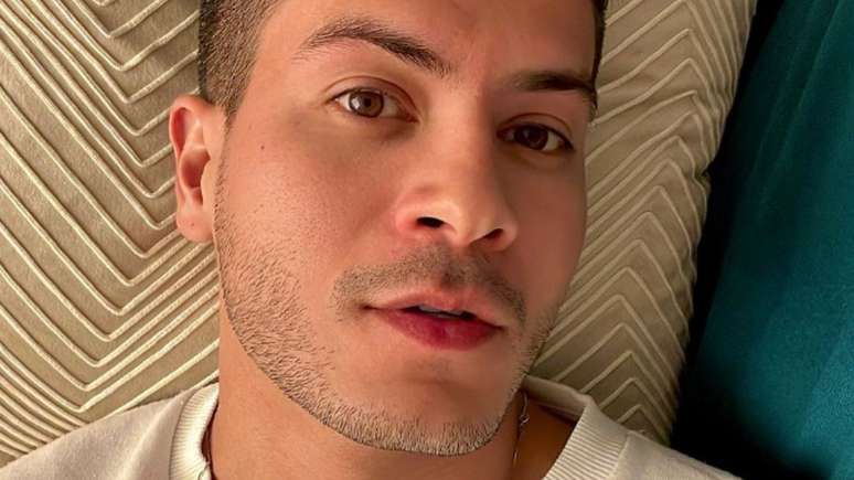 Arthur Aguiar bounces the rumors about the refusal of globe and the loss of paper