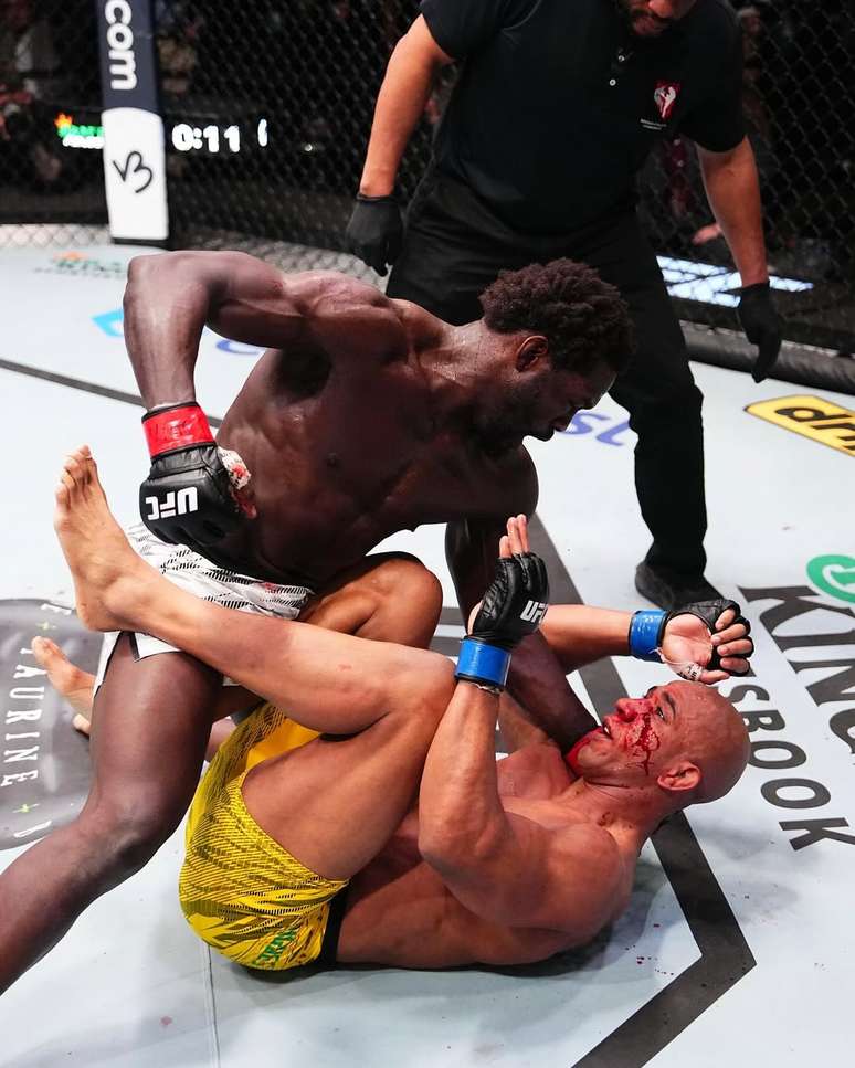 Jared Cannonier nocauteou Gregory Robocop no quarto round do UFC Vegas 102 