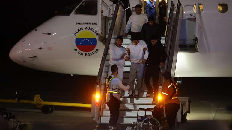 Dois aviões da companhia aérea Conviasa chegaram à Venezuela com o primeiro grupo de deportados dos Estados Unidos na segunda-feira, 10 de fevereiro.