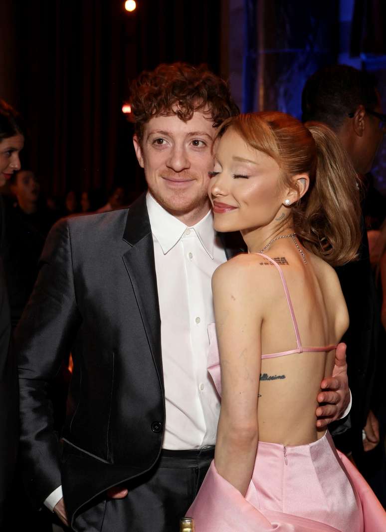 Ethan Slater e Ariana Grande 