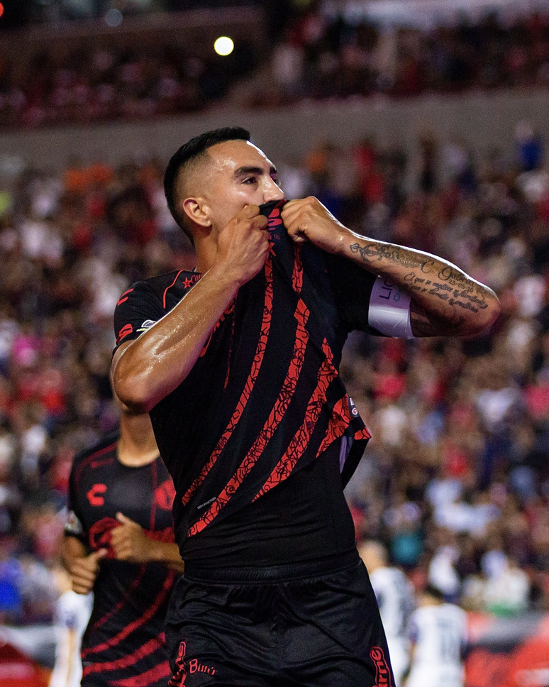 Christian Rivera com a camisa do Tijuana. 